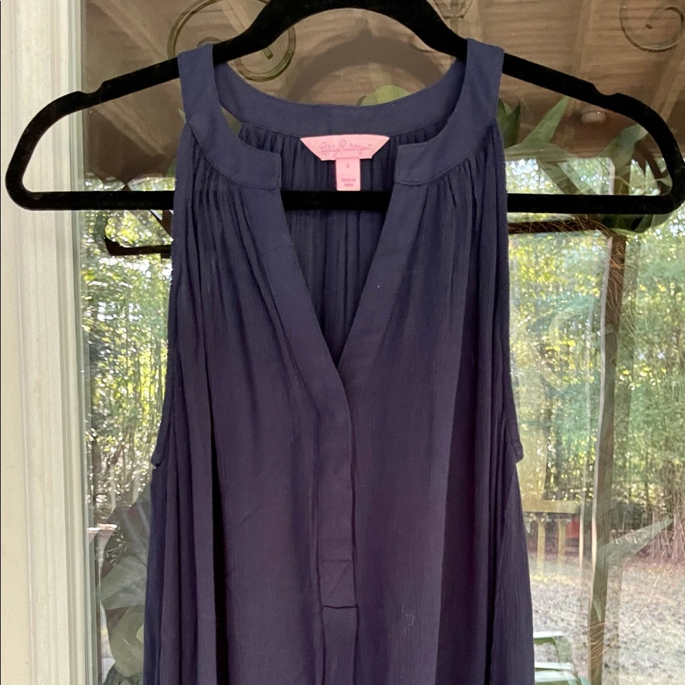 EUC Lilly Pulitzer navy rayon sleeveless v neck swing top, size small
